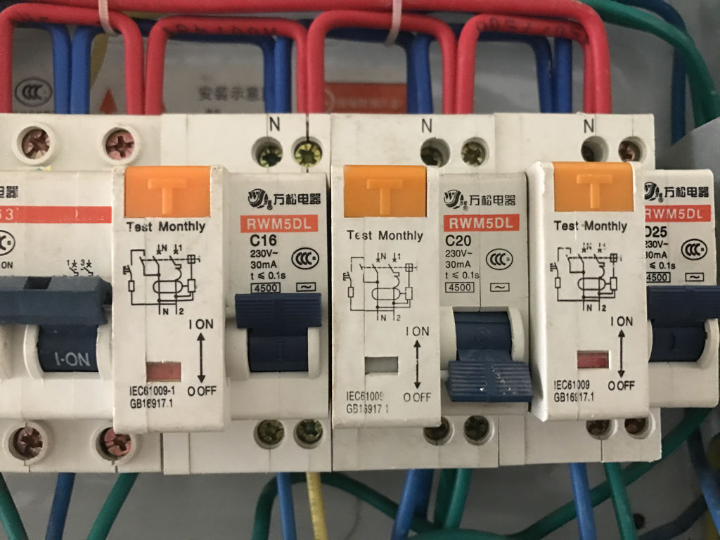 电表箱断路器跳闸原因分析